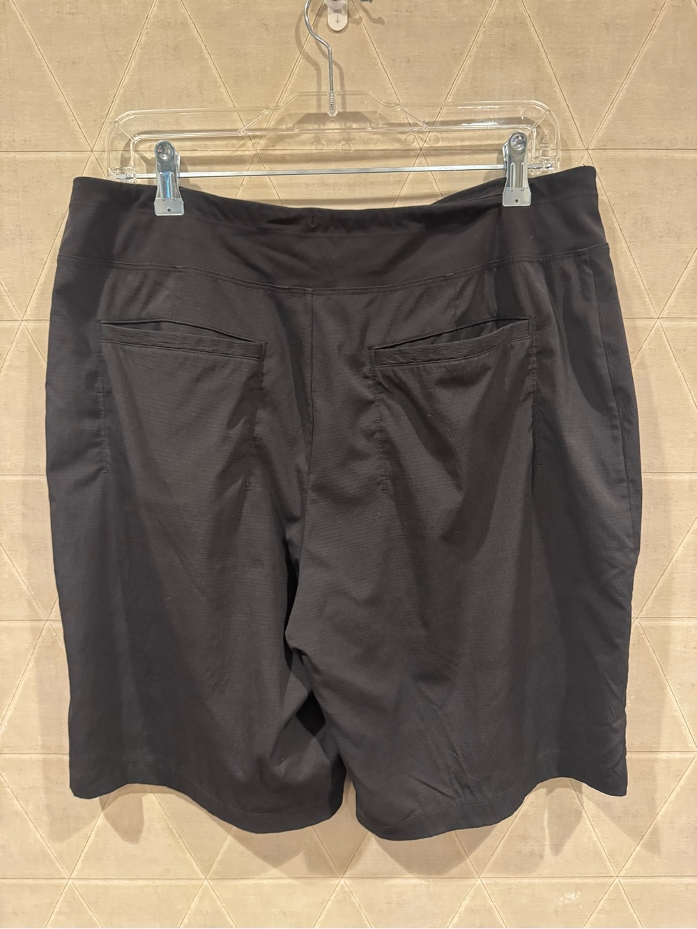 Athleta North Trekkie Bermuda Shorts in black 14 - Picture 4 of 9
